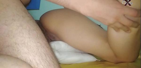  follando con universitaria pelirroja Ana, ella estaba haciendo vídeo llamada y aprovecho para follarmela... OYE CÓMO GIME! Le lleno toda su linda cara de leche y su amiga lo ve todo ... Pov